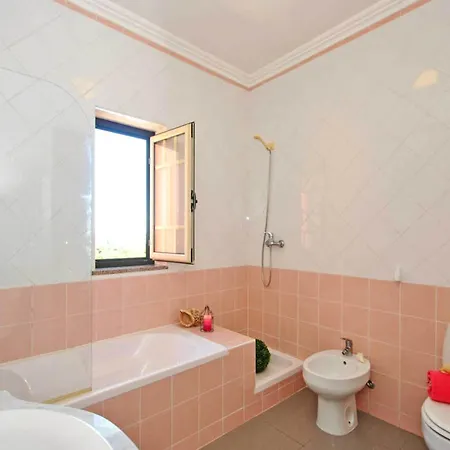 Apartment In Albufeira With Sea Beach Αλμπουφέιρα