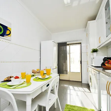 Apartment In Albufeira With Sea Beach Αλμπουφέιρα